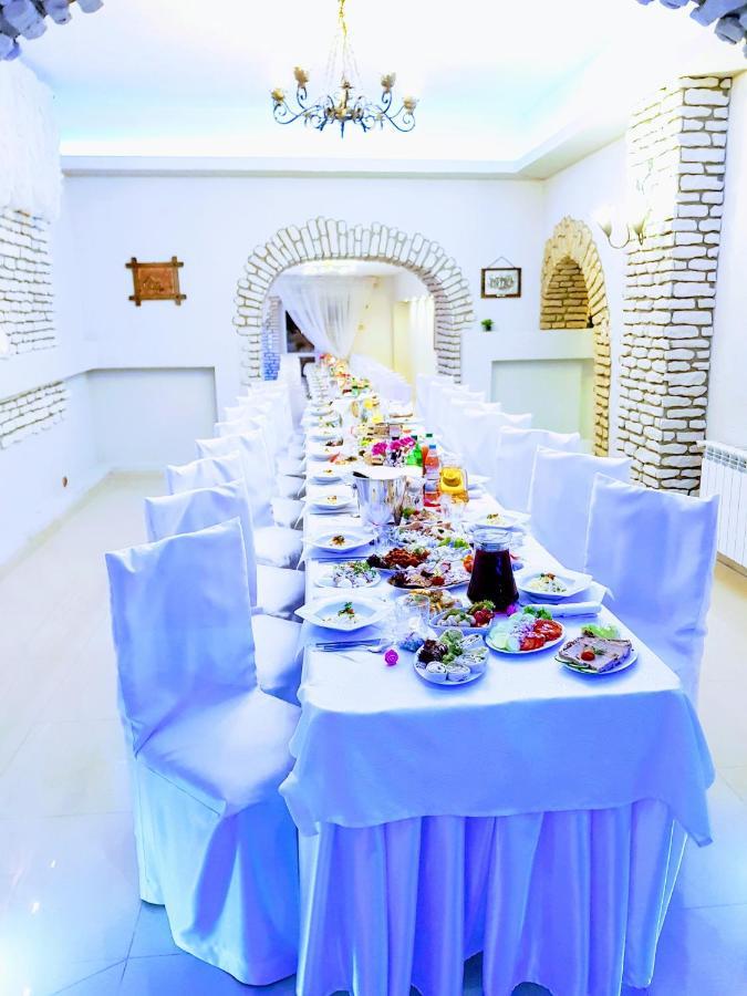 Willa-Restauracja Victoria Ostrowiec Świętokrzyski Exteriör bild
