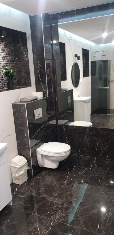 Willa-Restauracja Victoria Ostrowiec Świętokrzyski Exteriör bild